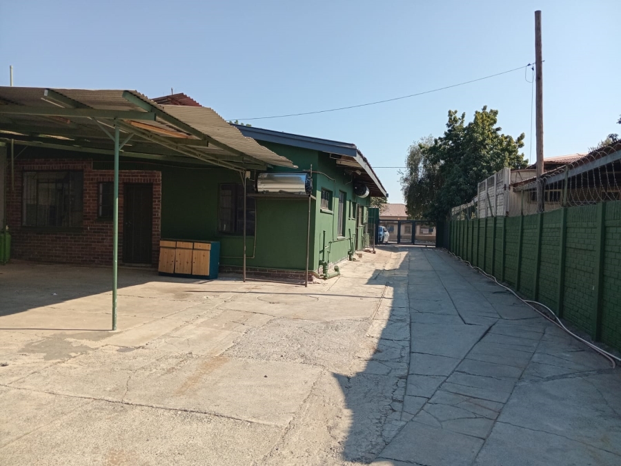 To Let 1 Bedroom Property for Rent in Oos Einde North West